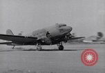 Image C-47 Aéronefs Paestum Italie, 1943, de la seconde 8 séquences d'archives historiques vidéo 65675030903