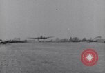 Image C-47 Aéronefs Paestum Italie, 1943, de la seconde 15 séquences d'archives historiques vidéo 65675030903