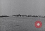 Image C-47 Aéronefs Paestum Italie, 1943, de la seconde 17 séquences d'archives historiques vidéo 65675030903