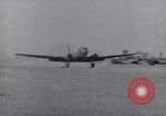 Image C-47 Aéronefs Paestum Italie, 1943, de la seconde 21 séquences d'archives historiques vidéo 65675030903