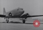 Image C-47 Aéronefs Paestum Italie, 1943, de la seconde 25 séquences d'archives historiques vidéo 65675030903