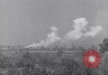 Immagine di M-4 e M-7 serbatoi Salerno Italia, 1943, secondo 42 filmato di repertorio 65675030906