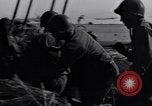 Standbild German 20mm Flak gun Salerno Italien, 1943, aus Sekunde 10 historischem Filmmaterial Videoclip 65675030907