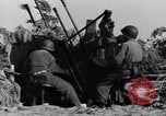 Standbild German 20mm Flak gun Salerno Italien, 1943, aus Sekunde 56 historischem Filmmaterial Videoclip 65675030907