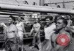 Immagine di Soldati britannici facendo calisthenics Sicilia Italia, 1943, secondo 32 filmato di repertorio 65675030909