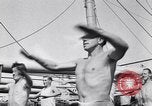Immagine di Soldati britannici facendo calisthenics Sicilia Italia, 1943, secondo 34 filmato di repertorio 65675030909
