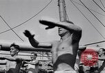 Immagine di Soldati britannici facendo calisthenics Sicilia Italia, 1943, secondo 35 filmato di repertorio 65675030909