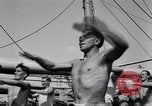 Immagine di Soldati britannici facendo calisthenics Sicilia Italia, 1943, secondo 37 filmato di repertorio 65675030909