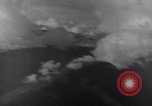 Immagine di Alimentazione antenna in gocce Teatro pacifico, 1943, secondo 11 filmato di repertorio 65675030915
