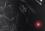 Immagine di Alimentazione antenna in gocce Teatro pacifico, 1943, secondo 57 filmato di repertorio 65675030915