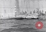 Immagine di US Army in atterraggio a Red Beach Paestum Italia, 1943, secondo 3 filmato di repertorio 65675030918