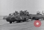 Immagine di US Army in atterraggio a Red Beach Paestum Italia, 1943, secondo 53 filmato di repertorio 65675030918