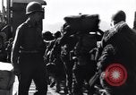 Standbild Laden LCI Landing Crafts Infanterie Paestum Italien, 1943, aus Sekunde 30 historischem Filmmaterial Videoclip 65675030920