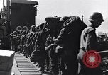 Standbild Laden LCI Landing Crafts Infanterie Paestum Italien, 1943, aus Sekunde 32 historischem Filmmaterial Videoclip 65675030920