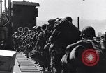 Standbild Laden LCI Landing Crafts Infanterie Paestum Italien, 1943, aus Sekunde 33 historischem Filmmaterial Videoclip 65675030920