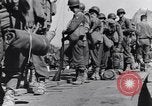 Standbild Laden LCI Landing Crafts Infanterie Paestum Italien, 1943, aus Sekunde 46 historischem Filmmaterial Videoclip 65675030920