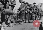Standbild Laden LCI Landing Crafts Infanterie Paestum Italien, 1943, aus Sekunde 47 historischem Filmmaterial Videoclip 65675030920