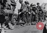 Standbild Laden LCI Landing Crafts Infanterie Paestum Italien, 1943, aus Sekunde 48 historischem Filmmaterial Videoclip 65675030920