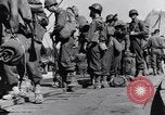 Standbild Laden LCI Landing Crafts Infanterie Paestum Italien, 1943, aus Sekunde 49 historischem Filmmaterial Videoclip 65675030920