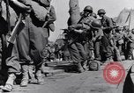 Standbild Laden LCI Landing Crafts Infanterie Paestum Italien, 1943, aus Sekunde 52 historischem Filmmaterial Videoclip 65675030920