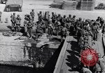 Standbild Laden LCI Landing Crafts Infanterie Paestum Italien, 1943, aus Sekunde 57 historischem Filmmaterial Videoclip 65675030920