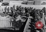 Standbild Laden LCI Landing Crafts Infanterie Paestum Italien, 1943, aus Sekunde 59 historischem Filmmaterial Videoclip 65675030920