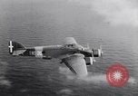 Image italien d'avions et d'équipages reddition à l'aérodrome de Catane Catania Sicile Italie, 1943, de la seconde 8 séquences d'archives historiques vidéo 65675030939