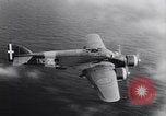 Image italien d'avions et d'équipages reddition à l'aérodrome de Catane Catania Sicile Italie, 1943, de la seconde 10 séquences d'archives historiques vidéo 65675030939