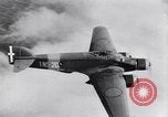 Image italien d'avions et d'équipages reddition à l'aérodrome de Catane Catania Sicile Italie, 1943, de la seconde 12 séquences d'archives historiques vidéo 65675030939