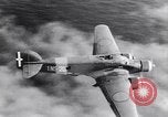 Image italien d'avions et d'équipages reddition à l'aérodrome de Catane Catania Sicile Italie, 1943, de la seconde 15 séquences d'archives historiques vidéo 65675030939