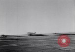 Image italien d'avions et d'équipages reddition à l'aérodrome de Catane Catania Sicile Italie, 1943, de la seconde 26 séquences d'archives historiques vidéo 65675030939