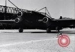 Image italien d'avions et d'équipages reddition à l'aérodrome de Catane Catania Sicile Italie, 1943, de la seconde 32 séquences d'archives historiques vidéo 65675030939