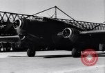 Image italien d'avions et d'équipages reddition à l'aérodrome de Catane Catania Sicile Italie, 1943, de la seconde 34 séquences d'archives historiques vidéo 65675030939