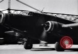 Image italien d'avions et d'équipages reddition à l'aérodrome de Catane Catania Sicile Italie, 1943, de la seconde 36 séquences d'archives historiques vidéo 65675030939