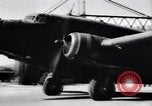 Image italien d'avions et d'équipages reddition à l'aérodrome de Catane Catania Sicile Italie, 1943, de la seconde 37 séquences d'archives historiques vidéo 65675030939