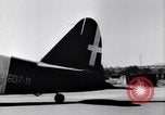 Image italien d'avions et d'équipages reddition à l'aérodrome de Catane Catania Sicile Italie, 1943, de la seconde 40 séquences d'archives historiques vidéo 65675030939