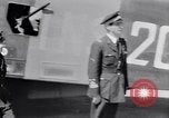 Image italien d'avions et d'équipages reddition à l'aérodrome de Catane Catania Sicile Italie, 1943, de la seconde 50 séquences d'archives historiques vidéo 65675030939
