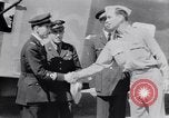 Image italien d'avions et d'équipages reddition à l'aérodrome de Catane Catania Sicile Italie, 1943, de la seconde 54 séquences d'archives historiques vidéo 65675030939