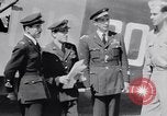 Image italien d'avions et d'équipages reddition à l'aérodrome de Catane Catania Sicile Italie, 1943, de la seconde 55 séquences d'archives historiques vidéo 65675030939