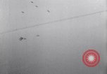 Image bombardement Pratica di Mare aérodrome Pratica di Mare Italie, 1943, de la seconde 20 séquences d'archives historiques vidéo 65675030941