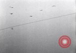 Image bombardement Pratica di Mare aérodrome Pratica di Mare Italie, 1943, de la seconde 25 séquences d'archives historiques vidéo 65675030941