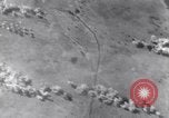 Image bombardement Pratica di Mare aérodrome Pratica di Mare Italie, 1943, de la seconde 32 séquences d'archives historiques vidéo 65675030941