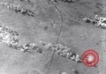 Image bombardement Pratica di Mare aérodrome Pratica di Mare Italie, 1943, de la seconde 35 séquences d'archives historiques vidéo 65675030941