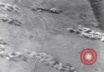 Image bombardement Pratica di Mare aérodrome Pratica di Mare Italie, 1943, de la seconde 36 séquences d'archives historiques vidéo 65675030941