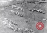Image bombardement Pratica di Mare aérodrome Pratica di Mare Italie, 1943, de la seconde 39 séquences d'archives historiques vidéo 65675030941