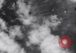 Standbild B-17 Bomber Bologna (Italien), 1943, aus Sekunde 27 historischem Filmmaterial Videoclip 65675030942