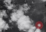 Standbild B-17 Bomber Bologna (Italien), 1943, aus Sekunde 30 historischem Filmmaterial Videoclip 65675030942