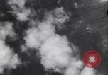 Standbild B-17 Bomber Bologna (Italien), 1943, aus Sekunde 31 historischem Filmmaterial Videoclip 65675030942