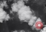 Standbild B-17 Bomber Bologna (Italien), 1943, aus Sekunde 34 historischem Filmmaterial Videoclip 65675030942