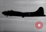 Standbild B-17 Bomber Bologna (Italien), 1943, aus Sekunde 41 historischem Filmmaterial Videoclip 65675030942